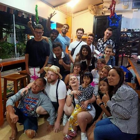 Voyagers Hostel Kepulauan Phi Phi Bagian luar foto