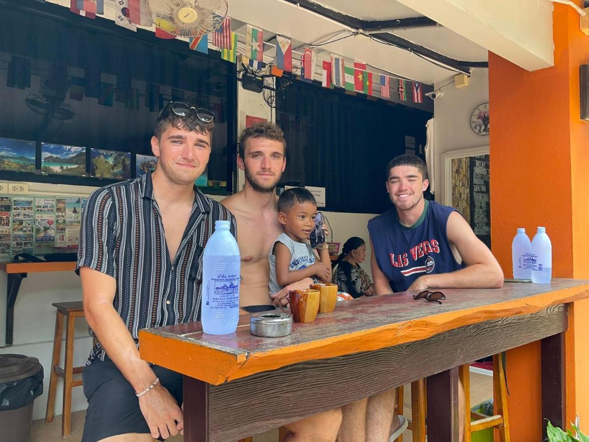 Voyagers Hostel Kepulauan Phi Phi Bagian luar foto