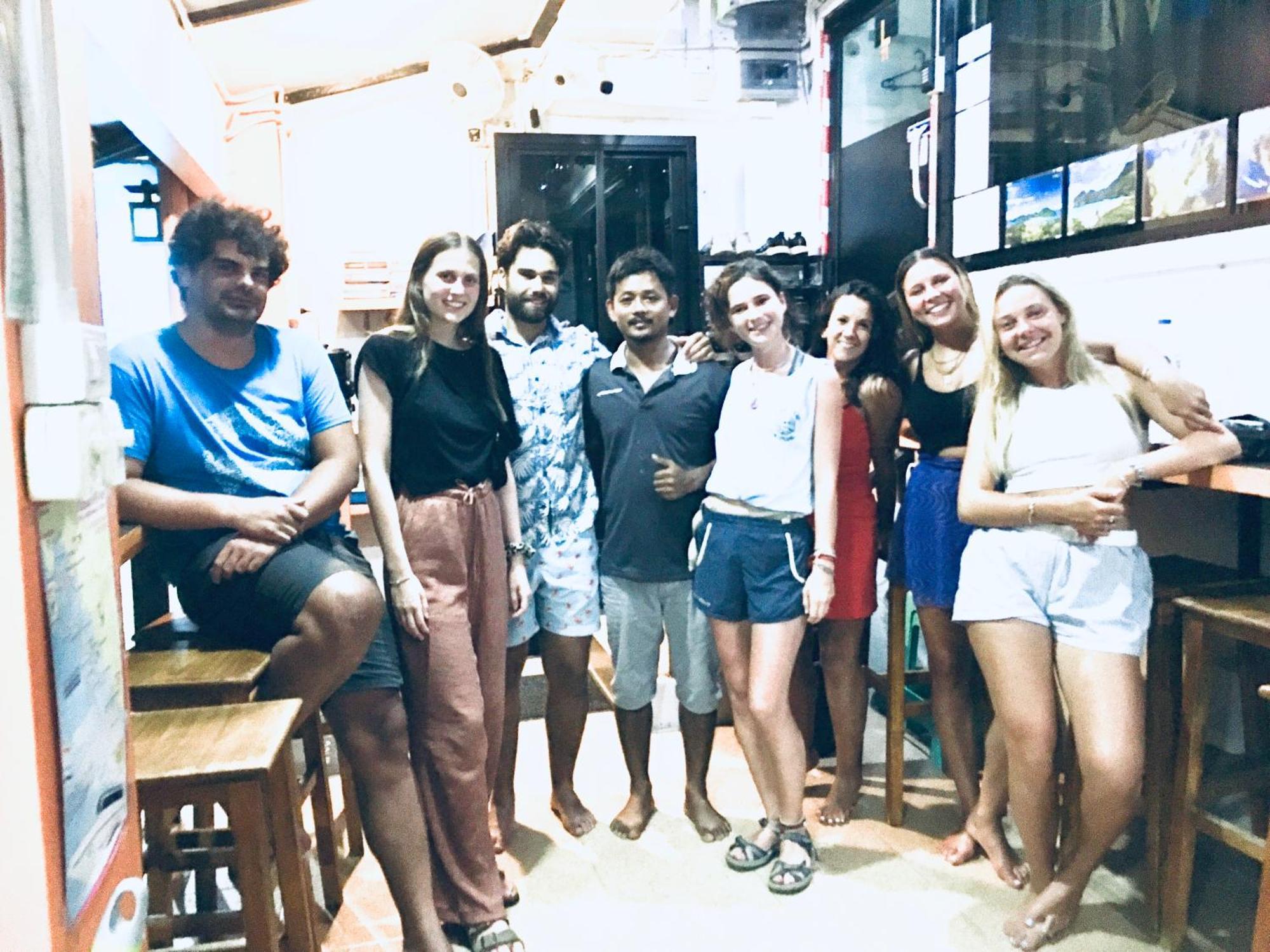 Voyagers Hostel Kepulauan Phi Phi Bagian luar foto
